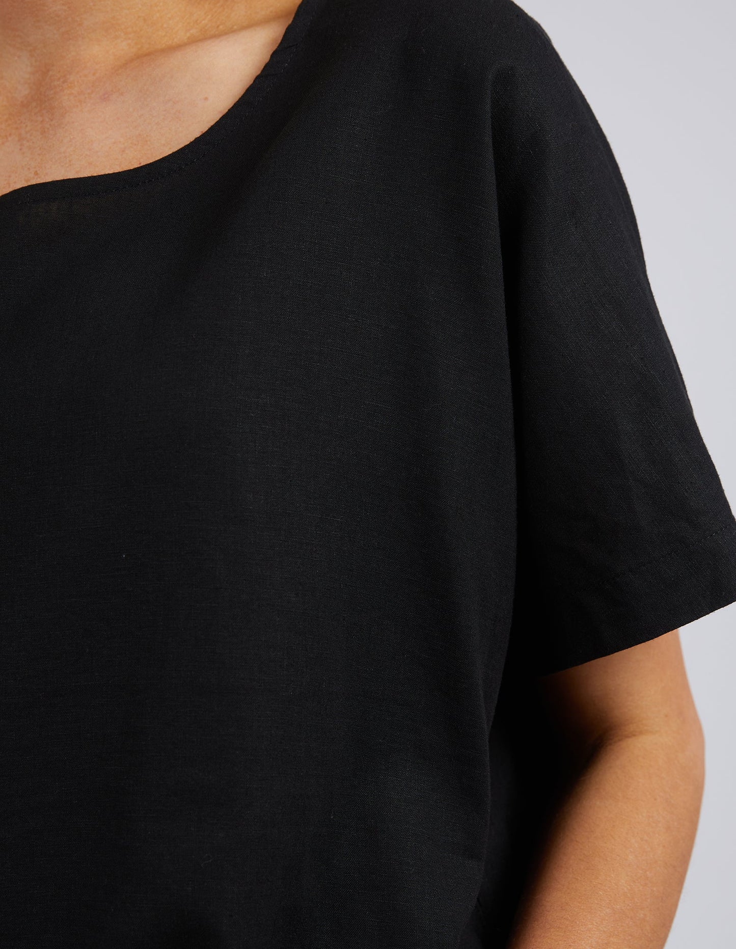 Elm Curtis Woven S/S Tee - Black