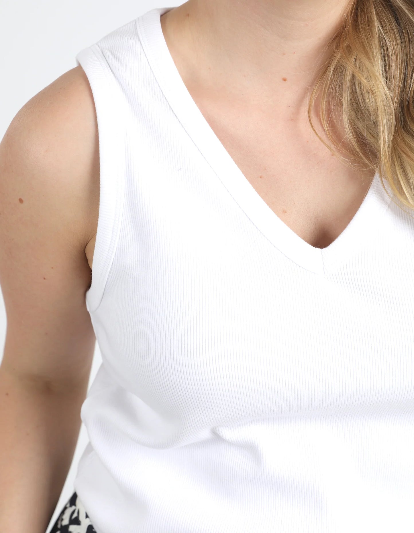 Elm Rib Vee Tank - White