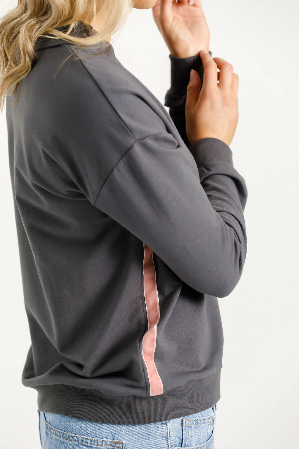 Homelee Camilla Collar Crew - Craphite with Blossom Velvet Ribbon