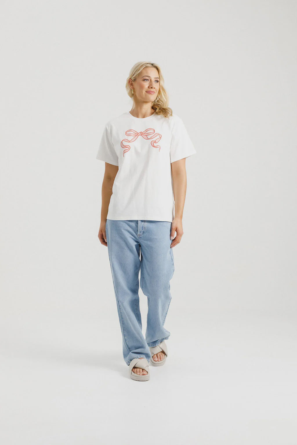 Homelee Chris Tee - White with Blosssom Berry Bow