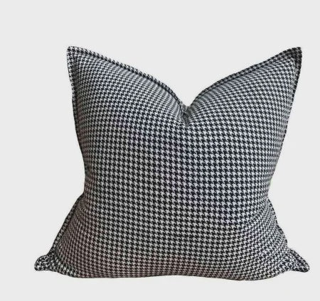 Le Monde Cushion Black & White Houndstooth