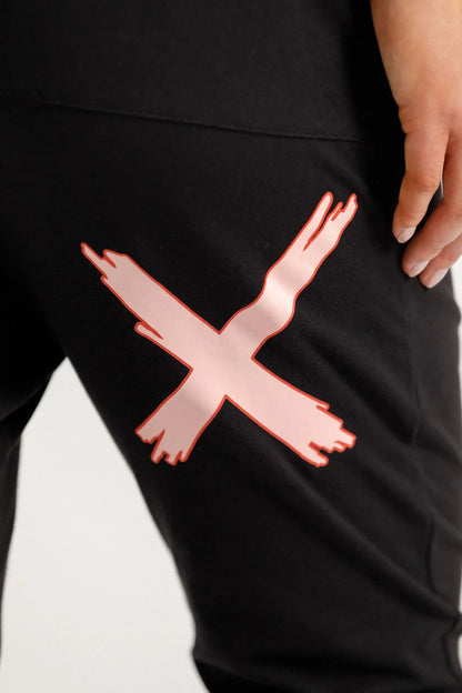 Homelee 3/4 Apartment Pants - Black with Blossom Berry X