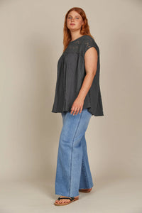 Isle of Mine Fluer Relaxed Top - Graphite