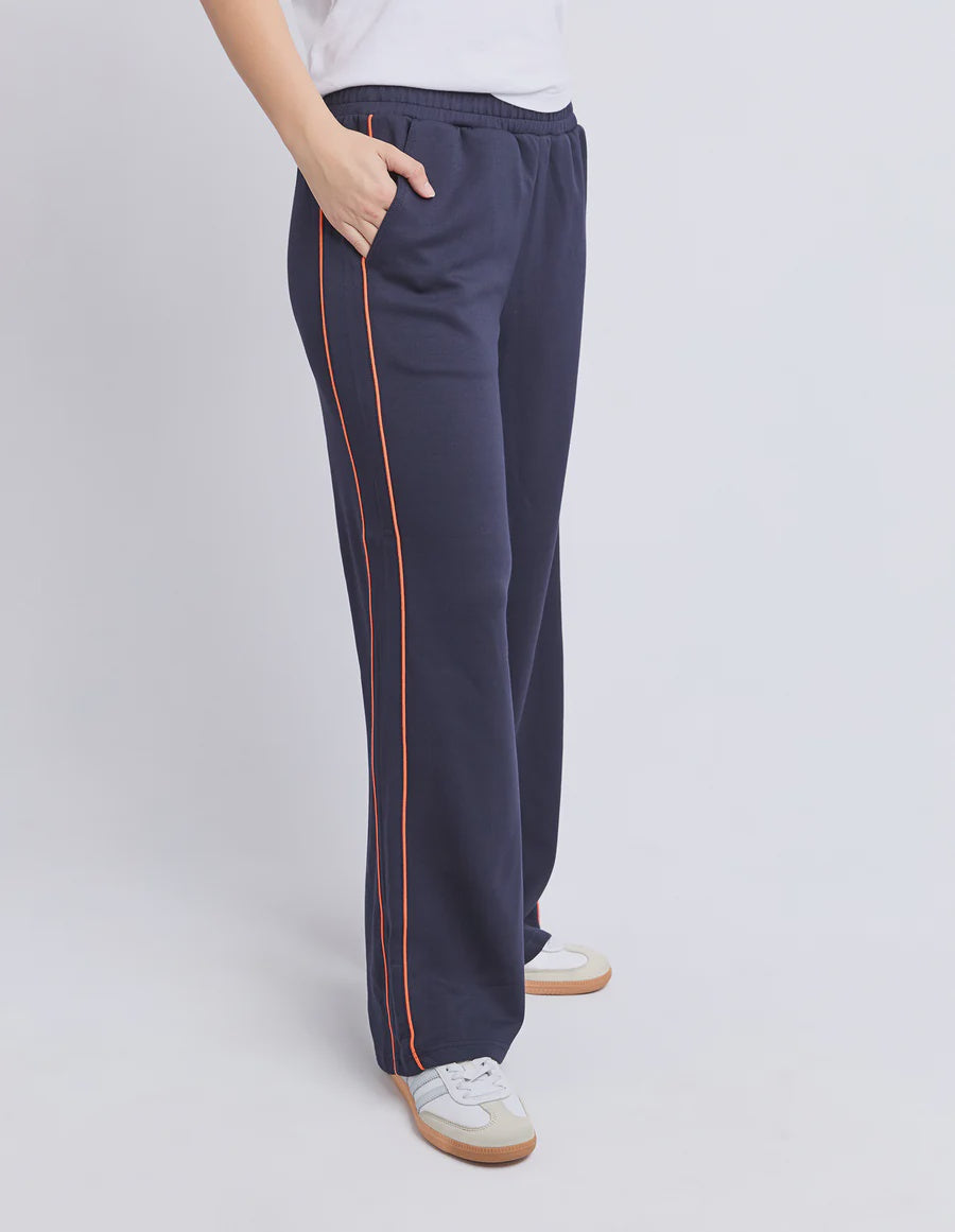Foxwood Traveller Pant - Navy