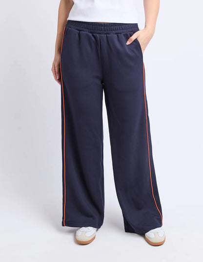 Foxwood Traveller Pant - Navy
