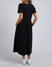 Load image into Gallery viewer, Elm Mimi Midi Dress Black
