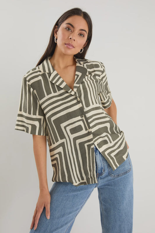 Stories be Told Dispatch S/S Boxy Shirt - Khaki Maze Print