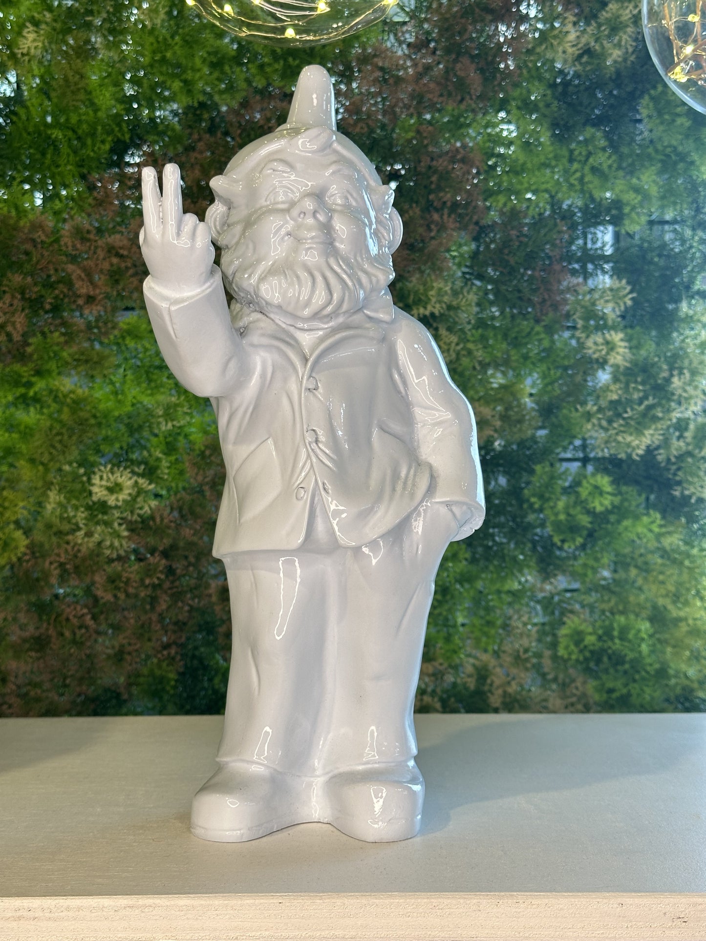 Gnome One Hand Pulling the Fingers!!