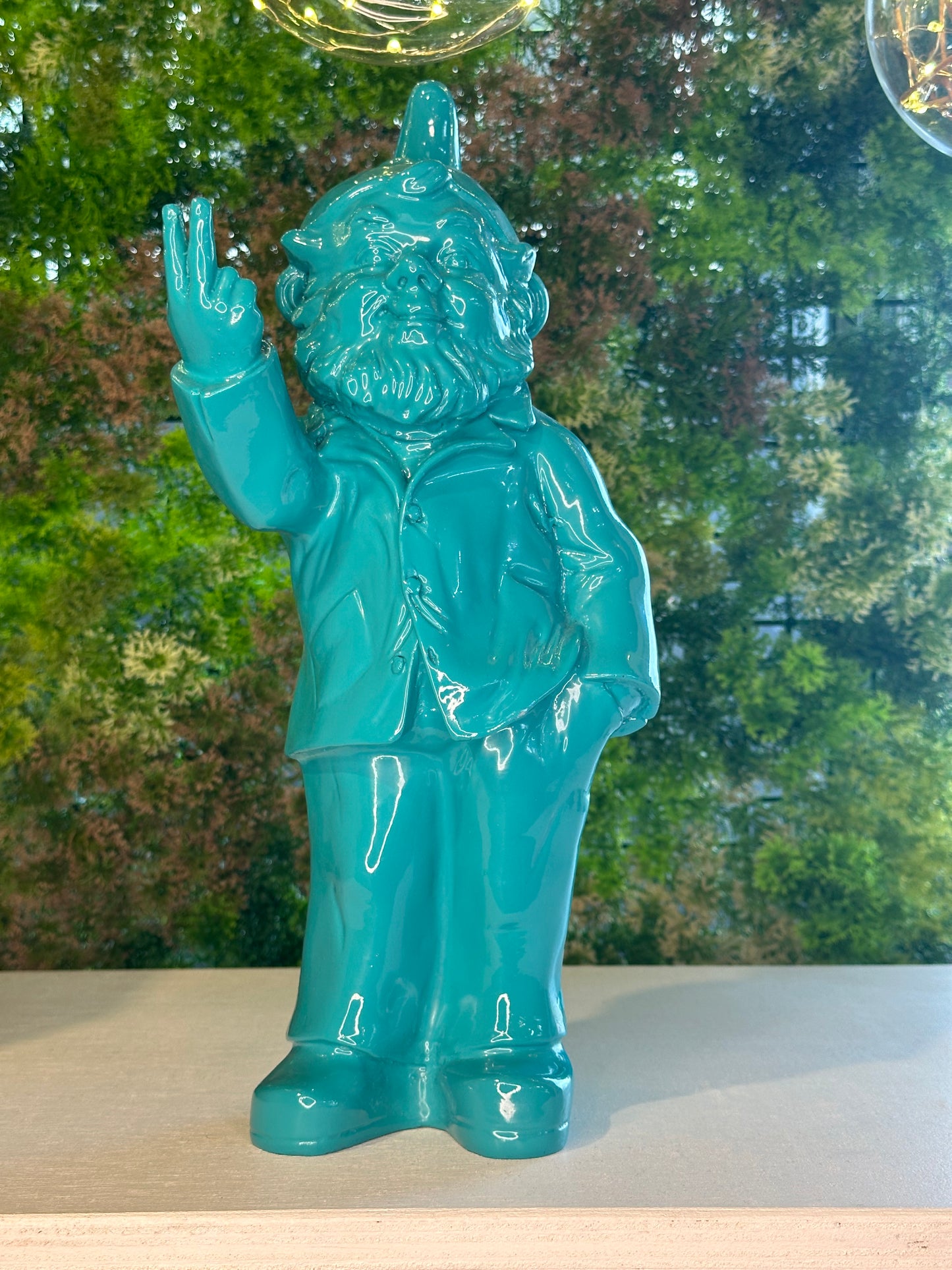 Gnome One Hand Pulling the Fingers!!