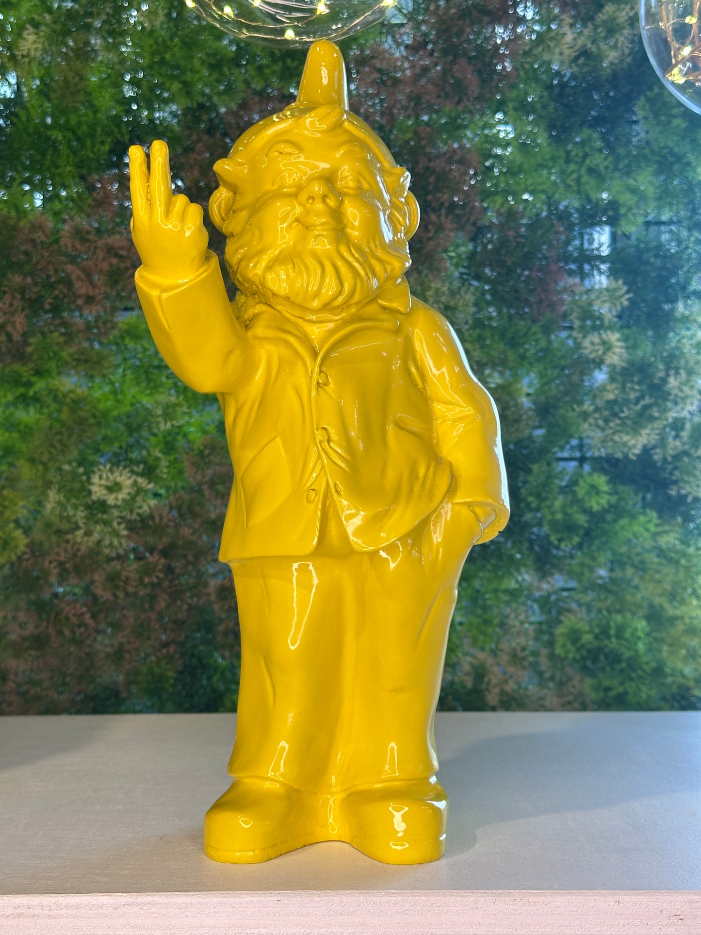 Gnome One Hand Pulling the Fingers!!