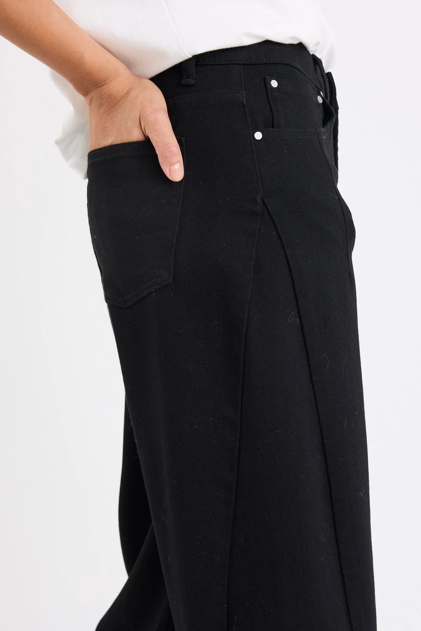 Among the Brave Graduate Stretch Barrel Jeans - Jet Black