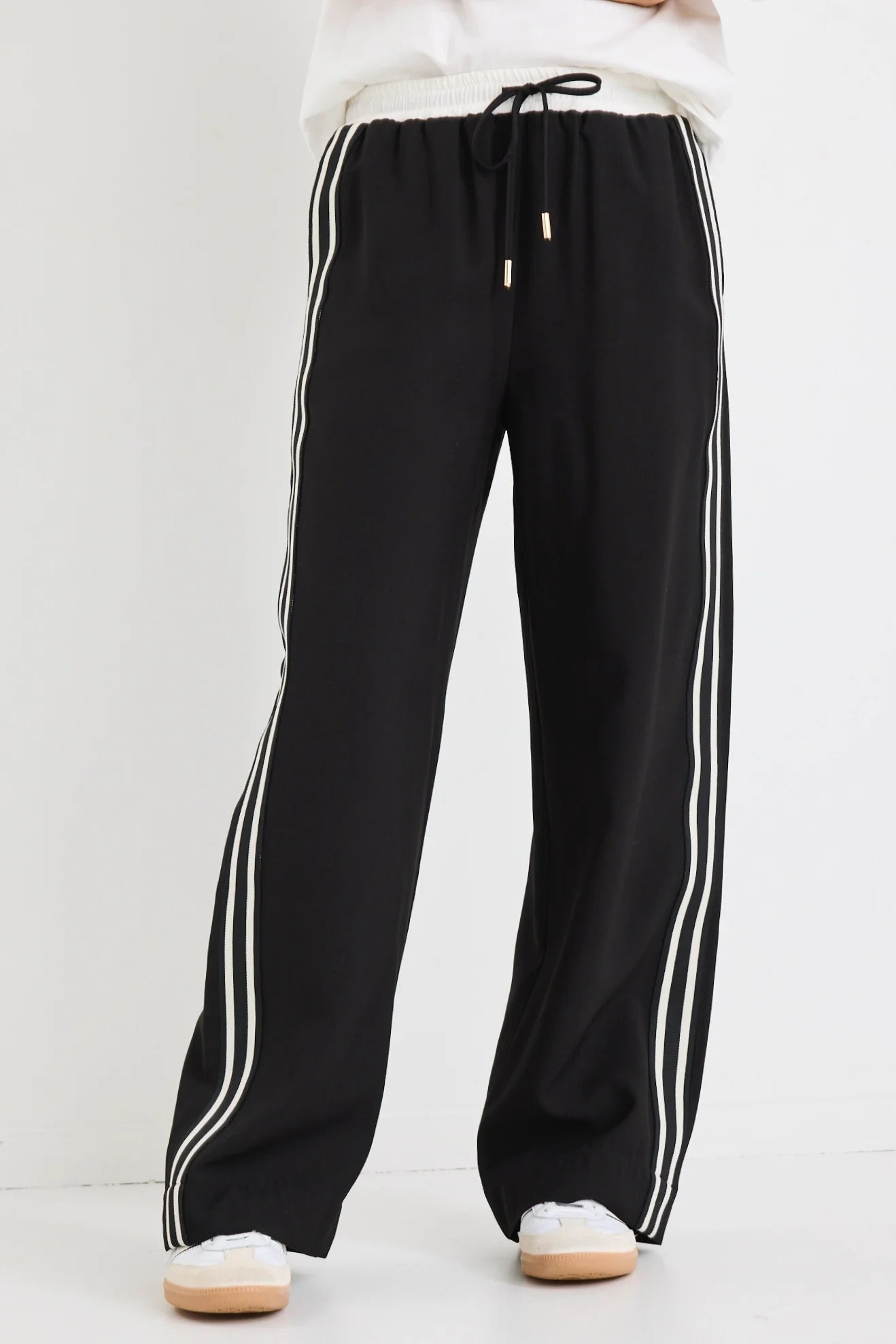 Stories be Told Ambient Contrast Waist Wideleg Pants - Black