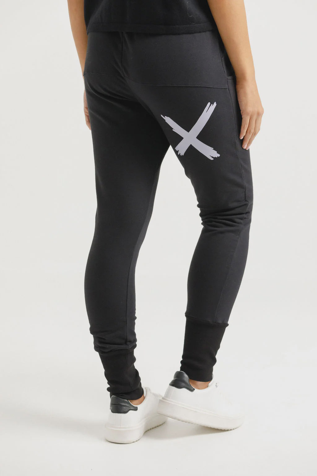 Homelee Apartment Alphine Pants - Black with Lilac X