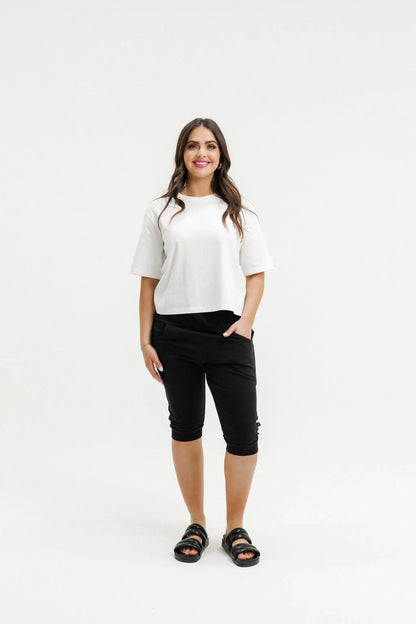 Homelee 3/4 Apartment Pants - Black with Hydrangea/White X