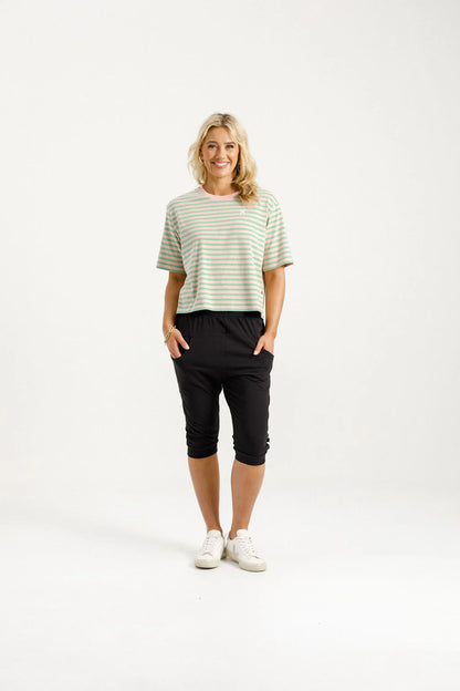 Homelee 3/4 Apartment Pants - Black with Kelly Green X